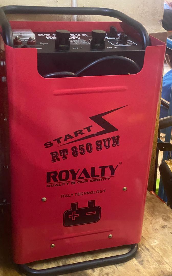 Royalty RT850 Battery Charger