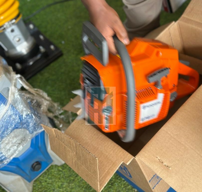 Husqvarna 272 Chain Saw